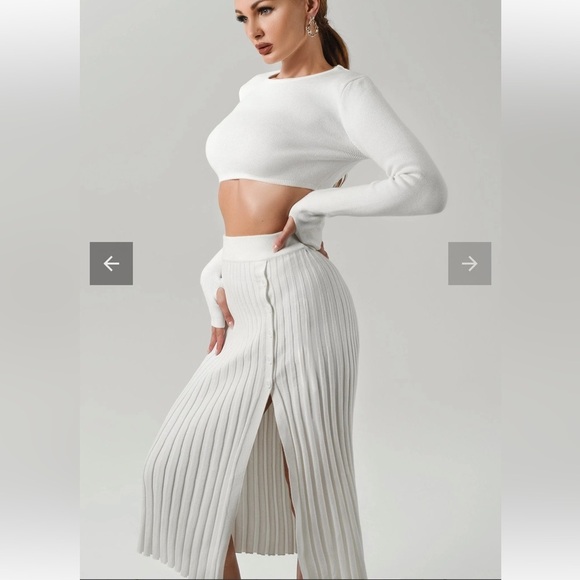 HIGH SLIT LONG SLEEVE PLEATED KNIT SWEATER AND SKIRT MATCHING SET - MILKY WHITE. - Picture 4 of 16